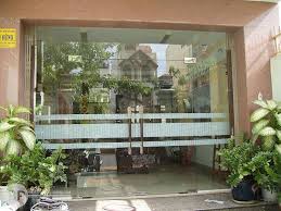 Thi công cửa kính cường lực giá rẻ tại HCM